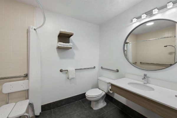 Super 8 by Wyndham Harbison/Parkridge Hospital image 9
